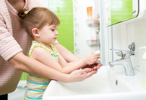 Washing hands to prevent parasite infestation